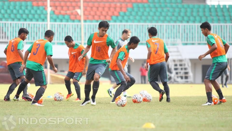 Timnas senior saat ini dihuni banyak pemain muda. Copyright: © Herry Ibrahim/Indosport